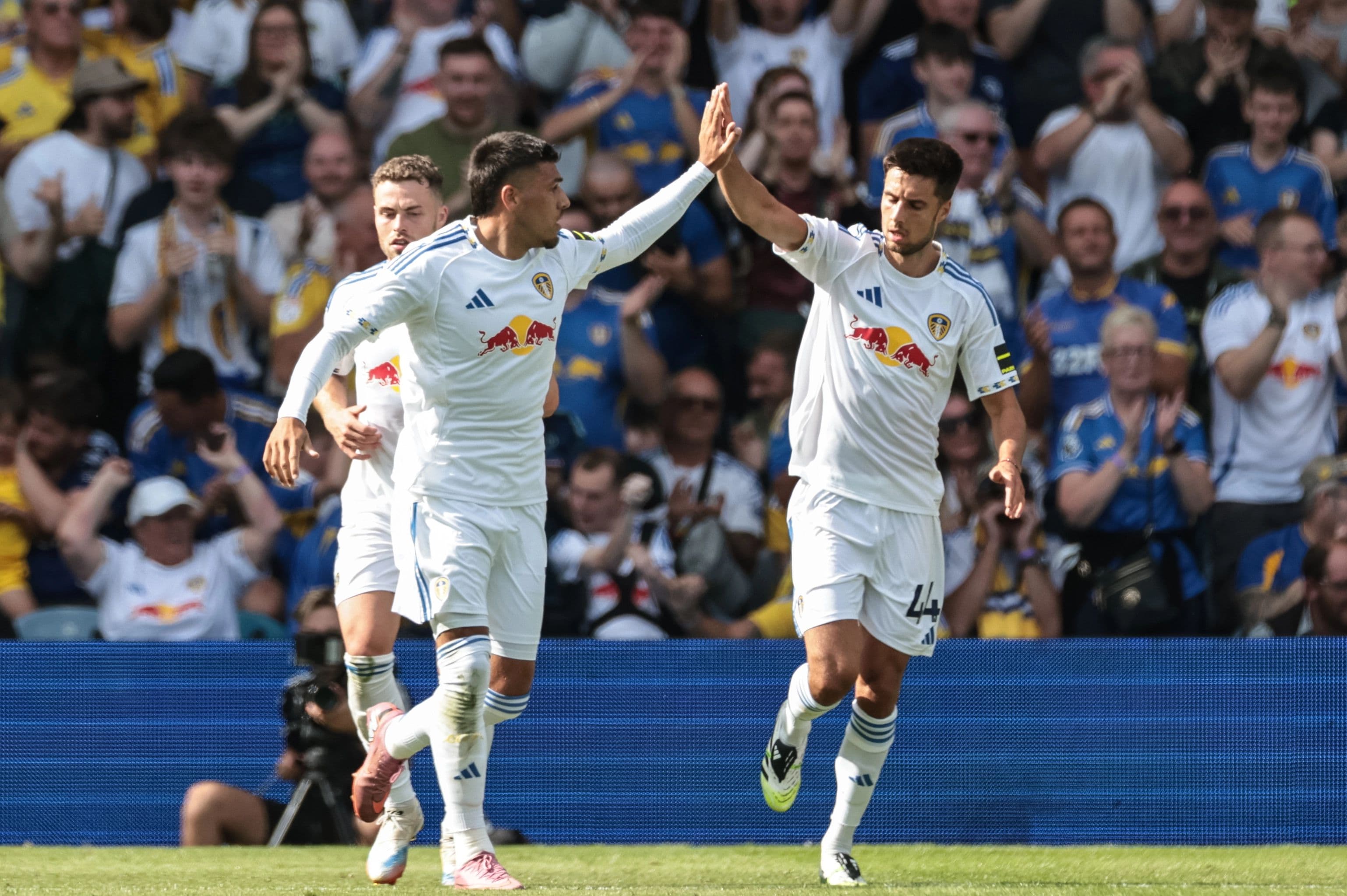 Combo deal Leeds, Manchester United and Liverpool vs. Manchester City